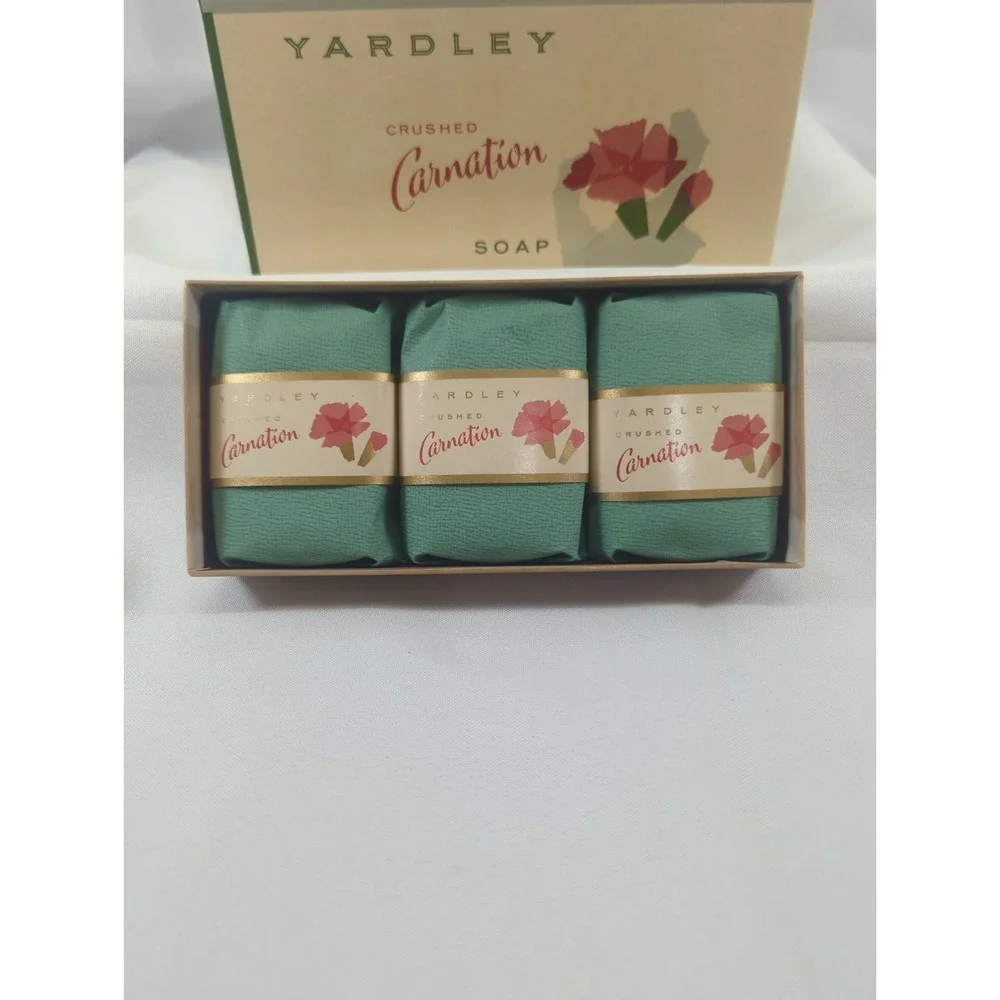 Vintage 1950-1970s Yardley Crushed Carnation Guest Soap 3 oz MCM 3ct Bar Box